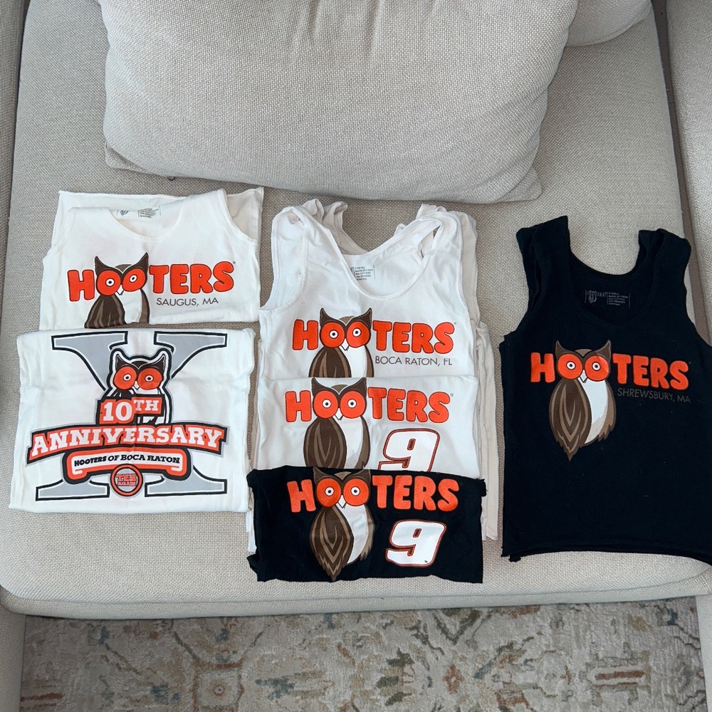 HOOTERS TANKS *read caption